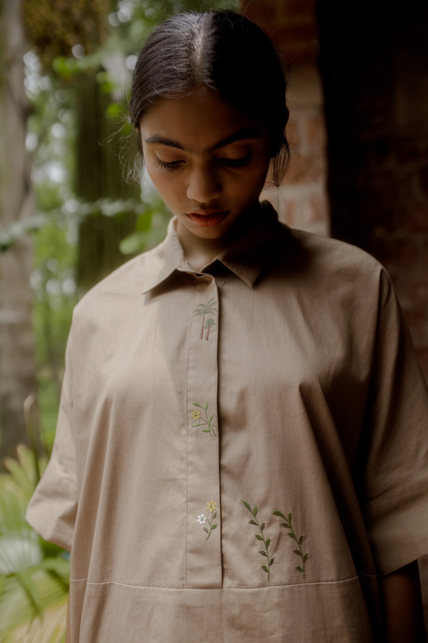 Sui | WILD HEART embroidered, herbal-dyed, classic, oversized organic cotton shirt (Flow edition) from Flow Winter Collection 2019