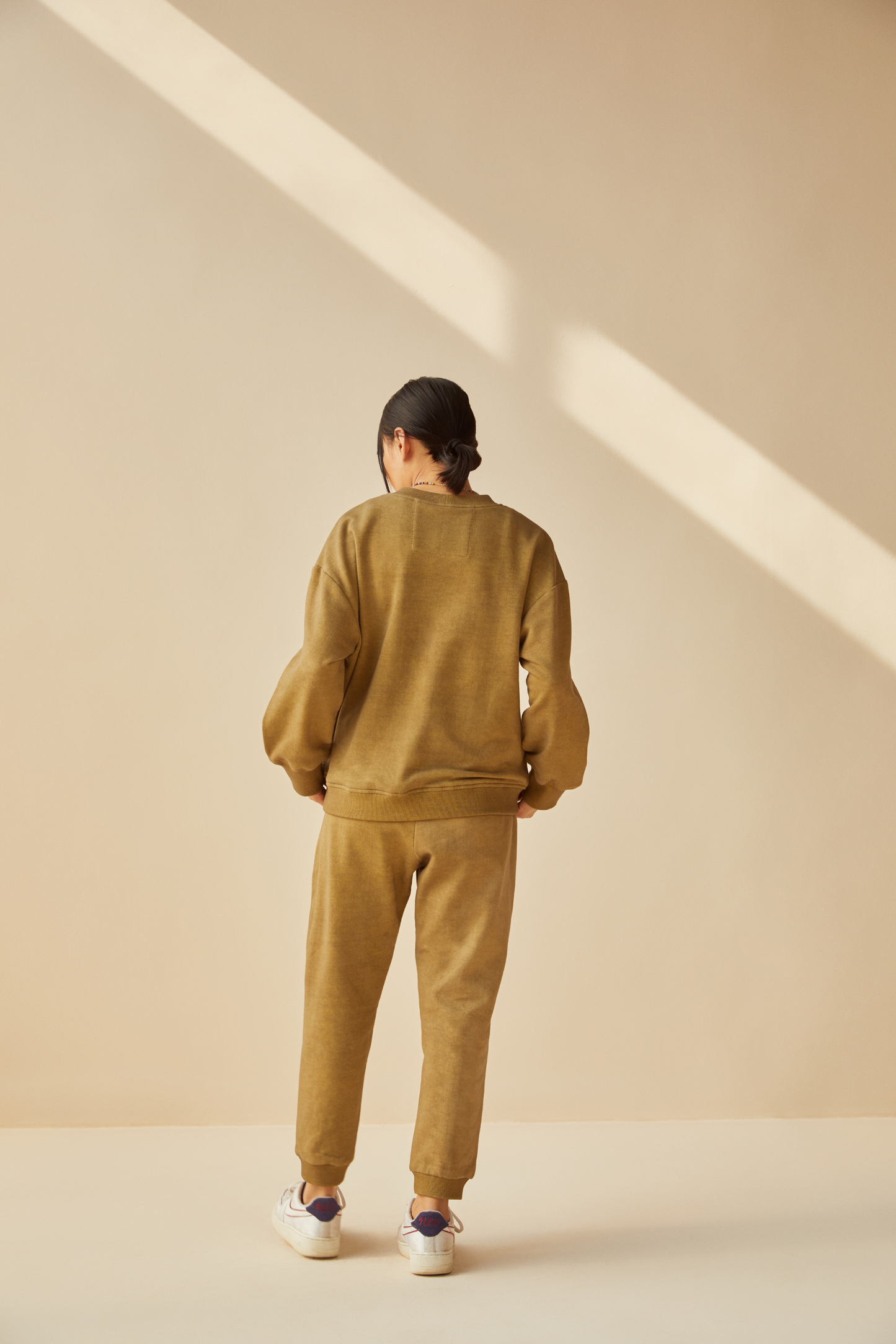 The Palmy olive organic cotton terry jogger sweatpants