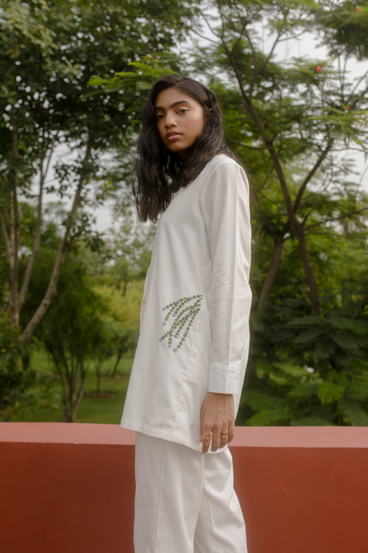 Sui | THE COAST hand-embroidered organic cotton twill classic shirt from Flow Winter Collection 2019