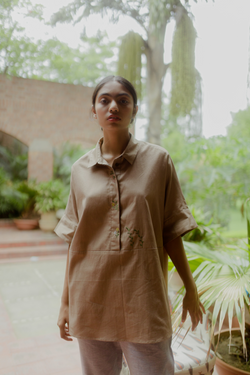 Sui | WILD HEART embroidered, herbal-dyed, classic, oversized organic cotton shirt (Flow edition) from Flow Winter Collection 2019
